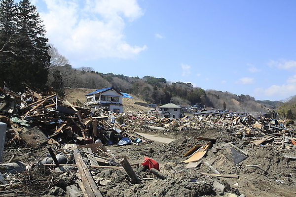 포토 JPG 해외이미지 자연 사람없음 힘 손상 슬픔 뉴스 떨어짐 깨짐 쓰나미 재앙 지진 해외202004 해외포토 감정 컨셉 자연재해 생태계 해일 파일형식 이미지허브