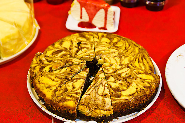 포토 JPG 해외이미지 1 접시 행복 음식 분홍색 백그라운드 휴가 디저트 사탕 사람없음 장식 갈색 케이크 식당 초콜릿 얼음 어둠 카페 흐름 흰색 축하 신선 원형 생일 달콤 맛 큼 유혹 설탕 굽기 먹기 크림 오브젝트 싱글 충동구매 고립 반투명 페스츄리 스타일 프로스팅 해외202004 해외포토 자연요소 도형 식기 기념일 감정 빵 컬러 컨셉 모션 쇼핑 상점 크기 구이 제빵 과소비 파일형식 이미지허브