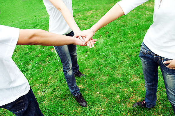 포토 JPG 해외이미지 학생 라이프스타일 행복 감정 스포츠 컨셉 관계 놀이 성공 함께함 관리 3 사람 소년 야외 세명 초록색 친구 컬러풀 봄 우정 기쁨 에너지 그룹 시원함 내추럴 지원 통일 패기 해외202004 해외포토 계절 남자 어린이 컬러 생활 자신감 파일형식 이미지허브