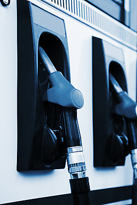 포토 JPG 해외이미지 산업 교통시설 통 손잡이 사람없음 세로 파란색 환경 힘 장비 에너지 도시 역 휘발유 서비스 탱크 화석 연료 가스 호스 수납 세대 펌프 디젤 해외202004 해외포토 컬러 교통 석유 시설 파일형식 이미지허브