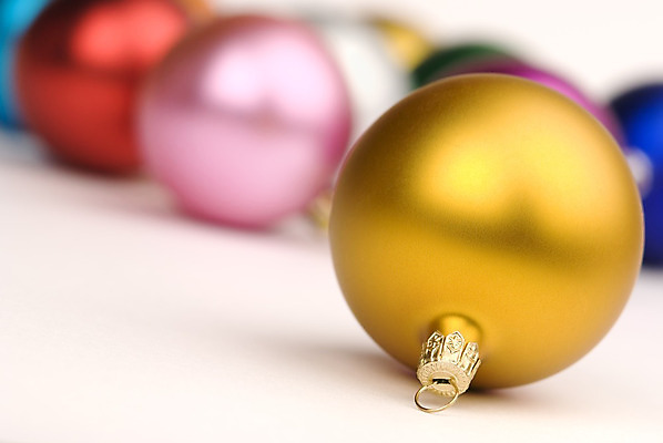 포토 JPG 해외이미지 분홍색 컨셉 크리스마스 공 휴가 사람없음 장식 파란색 빛 장난감 반사 노란색 놀람 흰색 축하 황금 심볼 스타일 해외202004 해외포토 기념일 감정 컬러 표정 파일형식 이미지허브