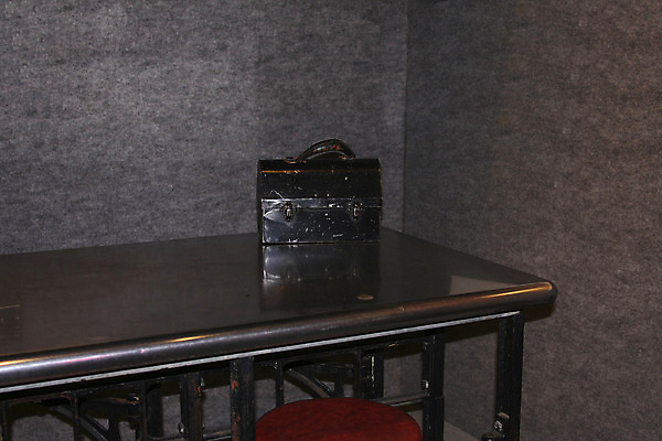 포토 JPG 해외이미지 커피 의자 오렌지 공장 탁자 사람없음 빨간색 상점 주방 골동품 시골 작업 먹기 양동이 점심식사 단절 옛날 철강 해외202004 해외포토 음료 컬러 가구 과일 공업 모션 식사 파일형식 이미지허브