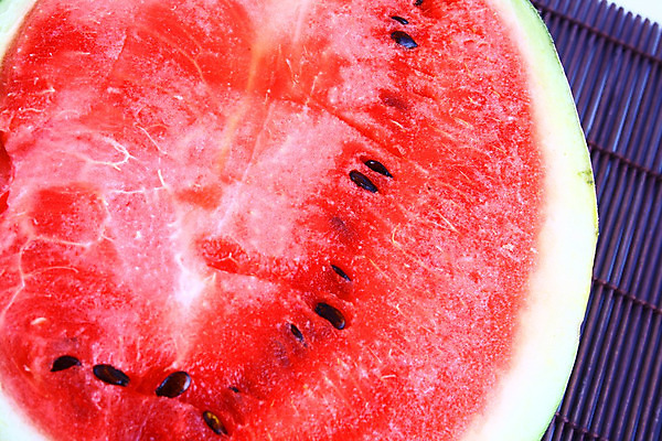 포토 JPG 해외이미지 행복 어린이 음식 컨셉 셔츠 과일 수박 건강 소년 사람없음 빨간색 초록색 물 여름 주스 봄 아기 신선 잡기 멜론 먹기 토막 걸음마 고립 해외202004 해외포토 자연요소 계절 남자 감정 음료 컬러 상의 모션 사람 파일형식 이미지허브