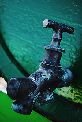 포토 JPG 해외이미지 통 사람없음 목재 초록색 금속 공구 옛날 해외202004 해외포토 나무 컬러 재료 재질 도구 파일형식 이미지허브