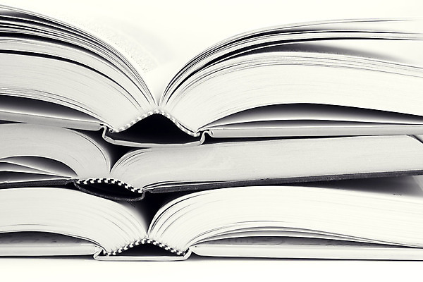 포토 JPG 해외이미지 전통 교육 텍스트 추상 사람없음 책 가로 스터디 독서 쌓기 검은색 펼침 오픈 척추 오브젝트 교과서 문학 페이지 양장본 사전 흙더미 백과사전 조작 출판 해외202004 해외포토 컬러 무늬 모션 교재 뼈 학습 흙 파일형식 더미 이미지허브