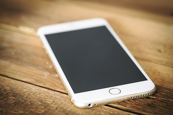 포토 JPG 해외이미지 백그라운드 비즈니스 통신 탁자 모바일 바닥 세포 사람없음 목재 스마트폰 핸드폰 컴퓨터 알약 우주 디지털 스크린 검은색 공백 터치 흰색 휴대용 무선전화기 전화기 스마트 질감 전자 광택 부름 PDA 터치스크린 카피스페이스 셀룰러 해외202004 해외포토 나무 컬러 가구 컨셉 재료 모션 전자제품 스마트기기 약 오브젝트 파일형식 이미지허브