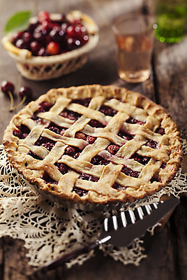 포토 JPG 해외이미지 전통 계절 열매 음식 패턴 과일 탁자 호박 휴가 디저트 요리 사람없음 목재 장식 빨간색 세로 여름 컬러풀 케이크 빵집 껍질 가을 시골 신선 체리 달콤 맛 굽기 먹기 유기농 냅킨 체크무늬 내추럴 숙성 타르트 페스츄리 핸드메이드 해외202004 해외포토 나무 식물 웰빙 빵 컬러 가구 컨셉 무늬 채소 재료 모션 상점 구이 파이_빵 파일형식 이미지허브