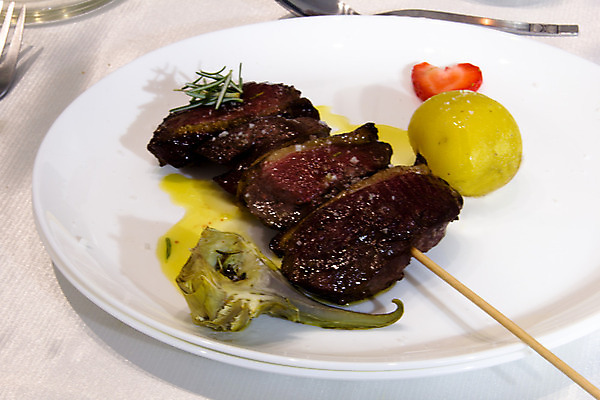 포토 JPG 해외이미지 전통 접시 음식 조각 채소 탁자 감자 오리 육류 요리 사람없음 가로 식사 저녁식사 튀김 고명 꼬치 맛 그릴 굽기 먹기 메인 준비 레시피 프랑스어 점심식사 아티초크 핸드메이드 해외202004 해외포토 문자 식기 가구 컨셉 식재료 모션 조류 주방용품 구이 파일형식 이미지허브