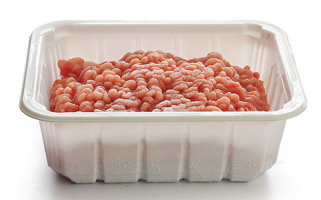 포토 JPG 해외이미지 클리핑패스 음식 육류 사람없음 상자 흰색 플라스틱 날것 패키지 고립 다진 해외202004 해외포토 컬러 식재료 재질 파일형식 이미지허브