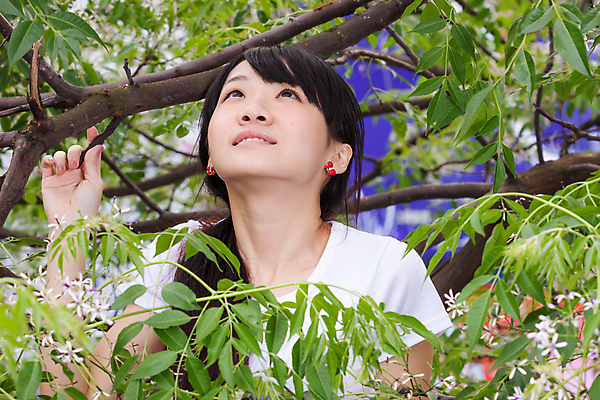 포토 JPG 해외이미지 나무 백인 모델 웰빙 드레스 계절 공원 여자 얼굴 백그라운드 겨울 장난 자연 휴식 한명 서기 사람 동양인 야외 10대 초록색 파란색 운동복 금발 햇빛 유행 활발 기쁨 긍정 북쪽 해외202004 해외포토 서양인 식물 1 헤어스타일 옷 공공시설 감정 컬러 컨셉 모션 청소년 인종 신체부위 태양 방향 생태계 파일형식 이미지허브