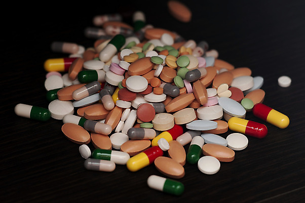 포토 JPG 해외이미지 신체 건강 병원 사람없음 컬러풀 알약 약 고통 추위 의사 열 질병 암 에이즈 치료제 화학물질 해외202004 해외포토 감정 컬러 의학 의료진 화학 파일형식 이미지허브