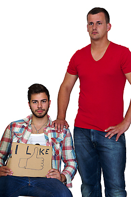 포토 JPG 해외이미지 백인 남자 유럽 컨셉 셔츠 티셔츠 2 갈색머리 함께함 서기 사람 앉기 20대 성인 두명 빨간색 친구 우정 기쁨 흰색 표현 잡기 최고 묘사 사인 성실 고립 심각 해외202004 해외포토 서양인 헤어스타일 감정 나라 컬러 상의 관계 모션 청년 파일형식 이미지허브