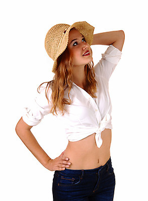 포토 JPG 해외이미지 백인 1 응시 여자 행복 얼굴 포즈 셔츠 휴식 한명 서기 사람 성인 세로 파란색 금발 유행 흰색 청바지 자신감 화려 싱글 밀짚 내추럴 고립 스타일 해외202004 해외포토 서양인 헤어스타일 시선 감정 컬러 컨셉 상의 바지 모션 신체부위 짚 파일형식 이미지허브