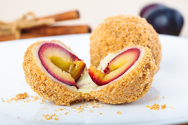 포토 JPG 해외이미지 전통 접시 유럽 음식 과일 디저트 감자 요리 사람없음 달콤 맛 설탕 준비 반죽 서빙 체코 자두 헝가리 폭식 경단 삶기 숙성 페스츄리 해외202004 해외포토 식기 나라 빵 컨셉 채소 동유럽 파일형식 이미지허브