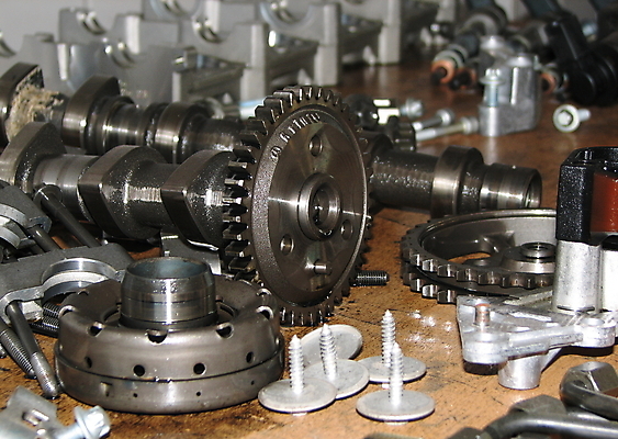 포토 JPG 해외이미지 산업 사람없음 금속 도구 공구 스패너 업무 작업실 수리 오브젝트 고정 정비공 조절 유지 철강 하드웨어 해외202004 해외포토 재질 컴퓨터 작업 기술자 파일형식 이미지허브