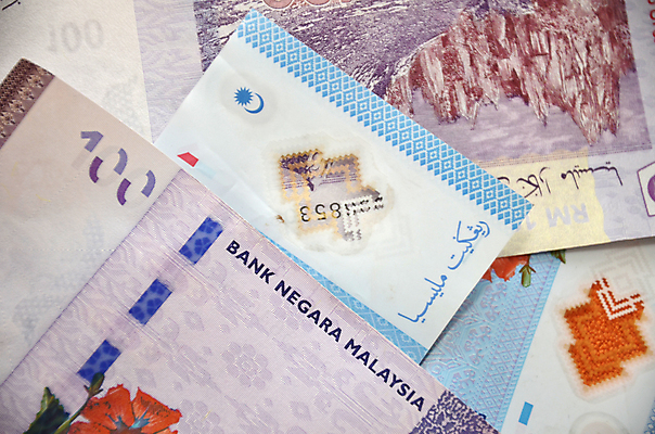 포토 JPG 해외이미지 아시아 종이 백그라운드 컨셉 지폐 돈 비즈니스 성공 사람없음 금융 쌓기 달러 쪽지 저축 재산 큼 심볼 투자 결제 이익 가치 보물 흙더미 말레이시아 계산서 빚 고립 세금 해외202004 해외포토 나라 모션 경제 흙 크기 파일형식 더미 이미지허브