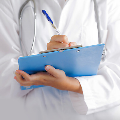 포토 JPG 해외이미지 직업 여자 백그라운드 유니폼 청진기 노동자 건강 병원 한명 서기 미소 사람 동양인 성인 약 간호사 의사 흰색 업무 자신감 돌봄 접기 해외202004 해외포토 1 옷 감정 컬러 의학 의료기기 모션 표정 인종 의료진 작업 파일형식 이미지허브