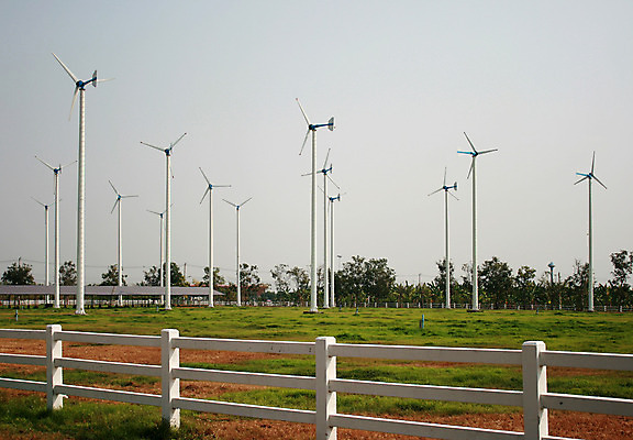 포토 JPG 해외이미지 식물 산업 선 밭 태국 바람 새로움 사람없음 농장 환경 힘 재활용 장비 풍차 발전기 에너지 시골 칼날 스페인 생태계 프로펠러 자원 유지 내추럴 방앗간 혁명 개발 생태학 줄서기 획기적 해외202004 해외포토 자연요소 교육 유럽 아시아 컨셉 농업 모션 날씨 발전소 친환경 파일형식 이미지허브