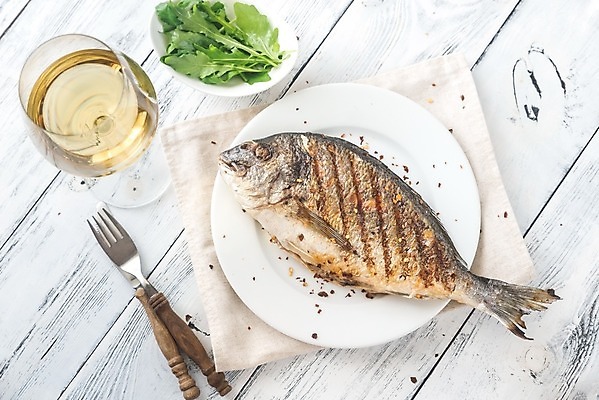 포토 JPG 해외이미지 1 접시 음식 바다 다이어트 와인잔 부분 유리 탁자 건강 어류 요리 동양인 사람없음 목재 초록색 식당 와인 식사 저녁식사 튀김 흰색 신선 황금 그릴 정상 바비큐 굽기 지중해 향신료 도미 점심식사 고립 루꼴라 식품점 해외202004 해외포토 나무 식기 컬러 가구 채소 술잔 재료 재질 주방용품 주류 인종 상점 수중동물 구이 향미료 파일형식 이미지허브