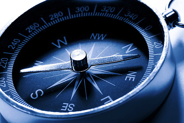 포토 JPG 해외이미지 여행 가이드 화살 사람없음 숫자 금속 검은색 장비 탐험 공구 원형 나침반 편지 방향 오브젝트 사인 검색 위치 지형 북쪽 동쪽 네비게이션 남쪽 경도 고립 서쪽 오리엔테이션 원정 위도 지리 해외202004 해외포토 도형 직업 문자 컬러 재질 도구 파일형식 이미지허브