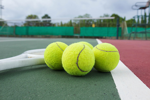 포토 JPG 해외이미지 라이프스타일 줄 모래 스포츠용품 스포츠 놀이 휴식 건강 경기 취미 사람없음 빨간색 운동 경쟁 테니스 게임 라켓 그룹 닫기 테니스공 점토 대회 토너먼트 해외202004 해외포토 컬러 컨셉 공 모션 생활 구기 테니스용품 오브젝트 파일형식 이미지허브