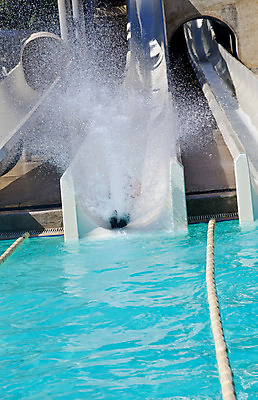 포토 JPG 해외이미지 공원 이동 사람없음 야외 물 여름 흐름 떨어짐 미끄럼틀 승차 당구 속도 역동적 튜브 대야 해외202004 해외포토 자연요소 계절 공공시설 컨셉 모션 구기 놀이기구 파일형식 이미지허브