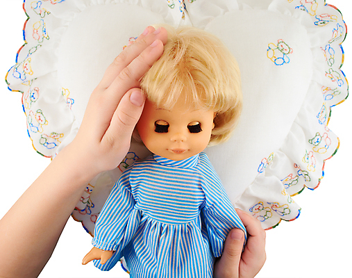 포토 JPG 해외이미지 드레스 딸 어린이 인형 신체 부분 손가락 베개 놀이 친절 관리 사람 사람없음 금발 장난감 줄무늬 만지기 성장 게임 하트 잡기 잠 작음 손톱 피부 서식 부드러움 팔 거짓말 고립 돌봄 타격 해외202004 해외포토 모양 헤어스타일 손 옷 무늬 가족 침구 모션 신체부위 감각 크기 파일형식 이미지허브