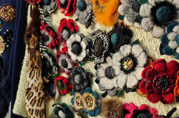 포토 JPG 해외이미지 여자 꽃 목걸이 장신구 팔찌 추상 털 선물 사람없음 장식 빛 컬러풀 유행 금속 보라색 수확 골동품 화려 시장 클래식 고급 우아함 플라스틱 가죽 보석 수집 구슬 오브젝트 복고 한조각 브로치 매각 옛날 핸드메이드 해외202004 해외포토 식물 1 컬러 컨셉 무늬 농업 재질 사람 광석 파일형식 이미지허브