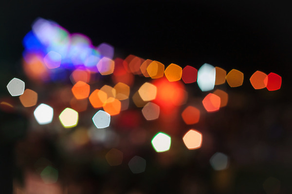 포토 JPG 해외이미지 전통 아시아 종교 문화 여행 백그라운드 오렌지 태국 하늘 불 폭죽 사람없음 물 빛 반사 탑 축제 등불 램프 축하 손전등 사찰 야간 승려 연도 심볼 보케 북쪽 블러 신앙심 해외202004 해외포토 자연요소 건축물 나라 컨셉 과일 종교건축 조명 성직자 방향 파일형식 이미지허브