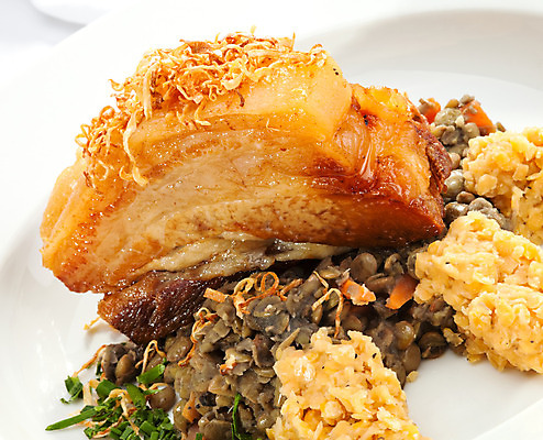 포토 JPG 해외이미지 접시 음식 조각 채소 재료 젓가락 양파 따뜻함 파슬리 마늘 육류 돼지고기 스테이크 요리 사람없음 장식 초록색 갈색 식사 저녁식사 튀김 지성 신선 뜨거움 맛 바비큐 자르기 굽기 피부 날것 베이컨 후추 점심식사 해외202004 해외포토 식기 컬러 컨셉 식재료 모션 서양음식 수저 신체부위 구이 향신료 파일형식 이미지허브