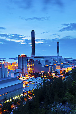 포토 JPG 해외이미지 구름 산업 비즈니스 공장 하늘 사람없음 야외 건물 파란색 빛 컬러풀 어둠 힘 황혼 일몰 발전소 에너지 작업장 야간 큼 장노출 지구온난화 홍콩 스카이라인 빛망울 유흥 해외202004 해외포토 자연요소 건축물 컬러 공업 촬영기법 노을 중국 크기 기후변화 파일형식 이미지허브