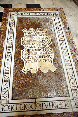 포토 JPG 해외이미지 바닥 사람없음 알약 성당 교회 기도 죽음 무덤 잠 스페인 타일 묘사 벽화 대리석 방패 기념물 땅바닥 옛날 해외202004 해외포토 유럽 재료 종교건축 건물 약 그림 파일형식 이미지허브