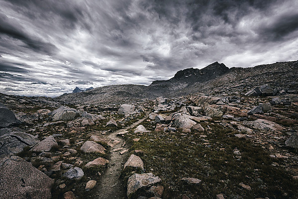 포토 JPG 해외이미지 구름 공원 길 여행 자국 자연 하늘 날씨 휴가 산 국립공원 풍경 사람없음 야외 여름 환경 계곡 미국 하이킹 회색 황무지 고독 보호 숲 방향 배낭여행 캘리포니아 암초 드라마 멀리 산봉우리 기후변화 방법 요세미티국립공원 해외202004 해외포토 자연요소 계절 공공시설 감정 컬러 컨셉 북아메리카 레저 변화 생태계 봉우리 파일형식 이미지허브
