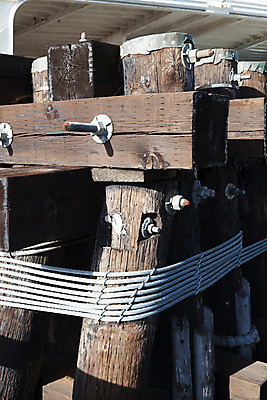 포토 JPG 해외이미지 선 밧줄 줄 바다 넥타이 항해 숙이기 안전 사람없음 갈색 항구 힘 장비 흰색 보트 삼 소 구부린 코드 묶기 묘사 방파제 보안 매듭 섬유 포트 닻 노끈 감싸기 고립 옛날 해외202004 해외포토 잡화 공공시설 컬러 포즈 배_교통 채소 포유류 교통시설 모션 직물 파일형식 이미지허브
