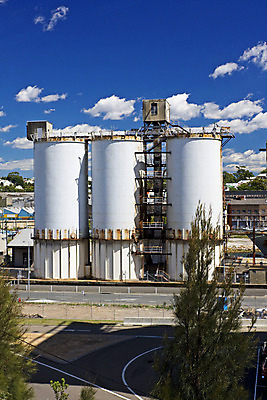 포토 JPG 해외이미지 식물 산업 건축양식 공장 굴뚝 사람없음 건물 쌓기 탑 힘 호주 제조 땅 시멘트 수납 철탑 시드니 사일로 콘크리트 해외202004 해외포토 건축물 건축 공업 모션 오세아니아 파일형식 이미지허브