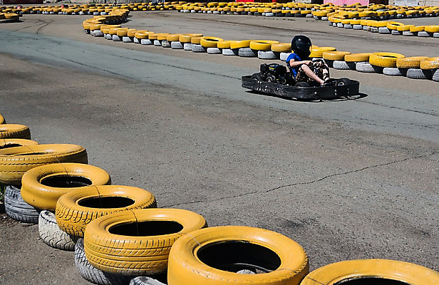 포토 JPG 해외이미지 라이프스타일 남자 어린이 스포츠 포즈 컨셉 모션 자동차 실내 건강 사람 사람없음 숫자 경쟁 카트 운전 도전 게임 바퀴 그룹 운전사 헬멧 속도 순환 무릎 위치 바둑 모터 레이서 선로 자동 해외202004 해외포토 직업 문자 육상교통 놀이 내부 생활 신체부위 보호장비 파일형식 이미지허브