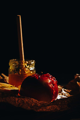 포토 JPG 해외이미지 전통 라이프스타일 종교 음식 백그라운드 다이어트 과일 재료 유리 탁자 휴가 디저트 건강 사람없음 목재 초록색 노란색 우주 시골 신선 머리빗 항아리 액체 막대기 사발 황금 달콤 맛 사과 상품 정상 시리얼 연도 국자 유기농 꿀 유대인 내추럴 해외202004 해외포토 나무 웰빙 컬러 가구 컨셉 재질 주방용품 생활 미용용품 도자기 사기그릇 파일형식 이미지허브