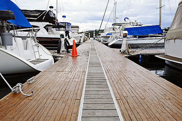 포토 JPG 해외이미지 바다 여행 요트 하늘 휴가 항해 사람없음 야외 물 항구 흰색 보트 재산 고급 우아함 크루즈 방파제 모터보트 포트 해외202004 해외포토 자연요소 공공시설 컬러 컨셉 배_교통 교통시설 금융 파일형식 이미지허브