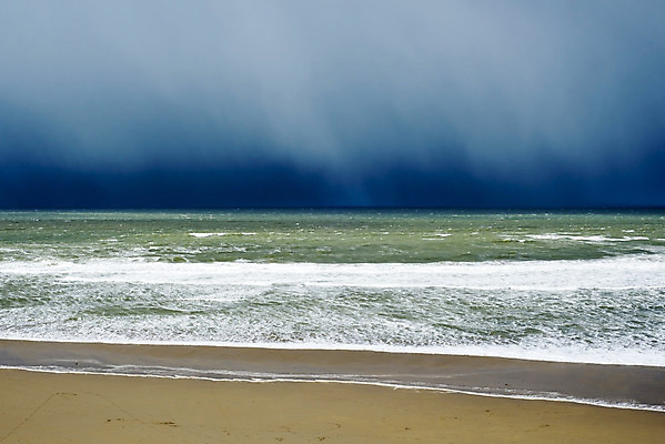 포토 JPG 해외이미지 구름 모래 파도 바다 겨울 자연 하늘 날씨 풍경 사람없음 야외 초록색 물 파란색 어둠 거품 안개 흰색 폭풍 아일랜드 내추럴 샤워실 폭풍우 수평선 해외202004 해외포토 자연요소 계절 유럽 컬러 비_날씨 자연재해 생태계 샤워시설 파일형식 이미지허브