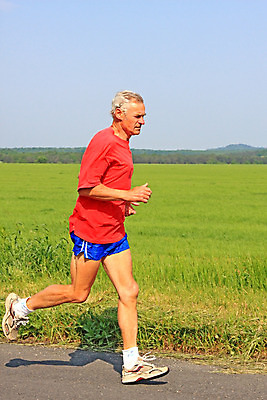 포토 JPG 해외이미지 모양 백인 라이프스타일 남자 도로 스포츠 신발 발 하늘 건강 한명 사람 풍경 성인 야외 여름 달리기 조깅 운동 봄 기차 몸무게 연습 마라톤 달리기선수 선로 양발 혼자 해외202004 해외포토 서양인 1 계절 길 육상교통 교통시설 모션 대중교통 경기 생활 신체부위 육상스포츠 육상선수 파일형식 이미지허브