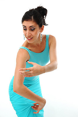 포토 JPG 해외이미지 모델 전통 드레스 여자 행복 무기 포즈 이동 갈색머리 한명 미소 사람 성인 유행 댄서 흰색 표현 춤 화려 스페인 우아함 열정 히스패닉 고립 민화 스페인어 이국적 플라멩코 해외202004 해외포토 직업 1 헤어스타일 옷 감정 유럽 예술 컬러 컨셉 문화예술 표정 세계문화유산 그림 파일형식 이미지허브