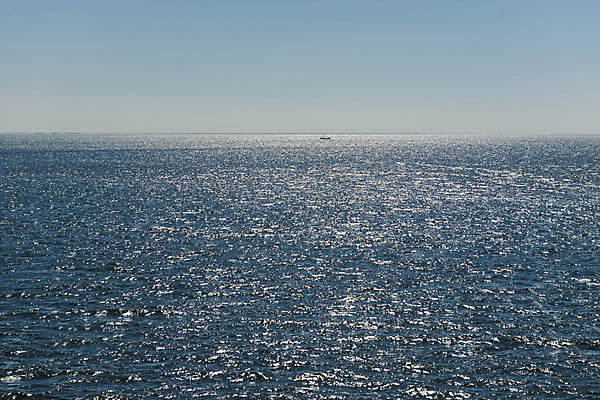 포토 JPG 해외이미지 구름 파도 바다 하늘 낚시 항해 사람없음 파란색 세계 태양 반사 거울 보트 행운 재산 네덜란드 함선 수평선 해외202004 해외포토 자연요소 유럽 컬러 컨셉 배_교통 레저 금융 파일형식 이미지허브