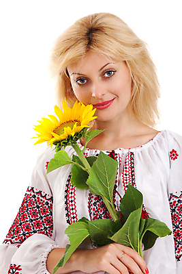 포토 JPG 해외이미지 백인 전통 옷 여자 꽃 행복 문화 얼굴 백그라운드 셔츠 잎 목걸이 자연 휴가 해바라기 한명 사람 여러명 성인 장식 빨간색 치마 유행 화환 흰색 자수 고립 민화 우크라이나 전국 스타일 해외202004 해외포토 서양인 식물 1 감정 유럽 컬러 다수 상의 장신구 하의 신체부위 그림 생태계 파일형식 이미지허브