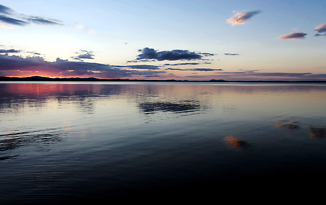 포토 JPG 해외이미지 구름 호수 파도 백그라운드 오렌지 자연 하늘 날씨 풍경 사람없음 야외 빨간색 물 파란색 빛 컬러풀 햇빛 태양 반사 노란색 맑음 황혼 일몰 새벽 거울 광선 시골 황금 저녁 윤곽 공상 마법 천국 스카이라인 수평선 해외202004 해외포토 자연요소 바다 컬러 과일 노을 야간 생태계 파일형식 이미지허브