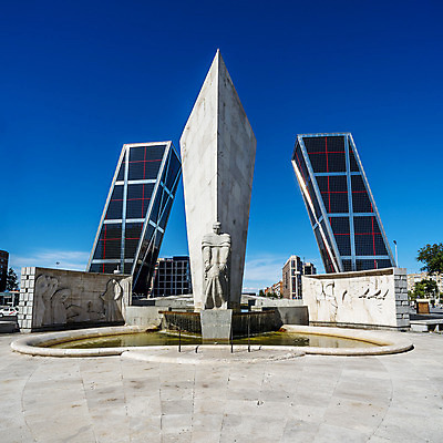 포토 JPG 해외이미지 유럽 조각 여행 건축양식 하늘 풍경 사람없음 건물 도시풍경 사무실 조각상 여행객 어둠 도시 역사 스페인 도심 야간 분수 대문 시력 상업 정사각형 광장 지역 타운 천연기념물 마드리드 스페인어 오벨리스크 해외202004 해외포토 자연요소 도형 건축물 건축 나라 비즈니스 사람 조형물 문 파일형식 이미지허브