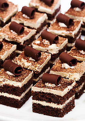 포토 JPG 해외이미지 사람없음 장식 초콜릿 조각케이크 일렬 초코케이크 뷔페 해외포토 디저트 케이크 파일형식 이미지허브