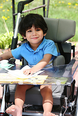 포토 JPG 해외이미지 백인 남자 행복 태국 건강 한명 미소 앉기 동양인 소년 야외 장비 흰색 달콤 장애인 휠체어 유모차 얇은 혼혈 해외202004 해외포토 서양인 1 감정 아시아 어린이 컬러 모션 표정 사람 인종 아기용품 맛 다문화 장애 파일형식 이미지허브