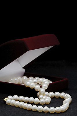 포토 JPG 해외이미지 모양 백그라운드 컨셉 곡선 목걸이 자연 추상 휴가 선물 사랑 사람 이벤트 사람없음 장식 빨간색 빛 상자 반사 유행 검은색 흰색 축하 원형 화려 그룹 재산 고급 우아함 매끈함 보석 구슬 오브젝트 보물 여의주 스타일 해외202004 해외포토 도형 감정 선 컬러 무늬 장신구 금융 감각 광석 생태계 파일형식 이미지허브