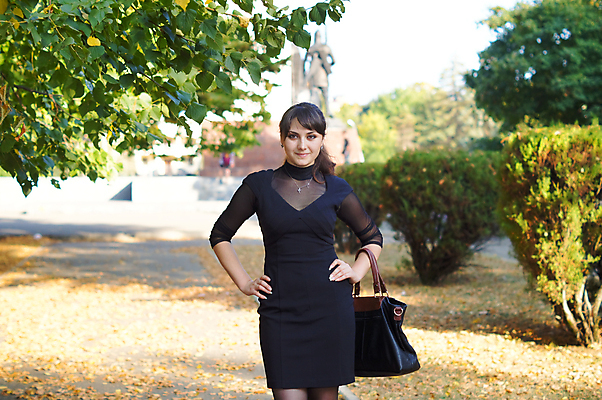 포토 JPG 해외이미지 응시 공원 행복 포즈 자연 갈색머리 건강 한명 미소 풍경 청춘 산책 기쁨 달콤 내추럴 러시아인 스타일 해외202004 해외포토 서양인 1 헤어스타일 시선 공공시설 감정 컨셉 휴식 표정 사람 맛 생태계 파일형식 이미지허브