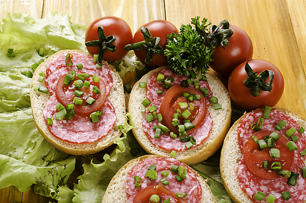 포토 JPG 해외이미지 음식 빵 백그라운드 토마토 채소 탁자 치즈 샌드위치 육류 사람없음 목재 초록색 저녁식사 샐러드 신선 소시지 아침식사 상추 케첩 속도 햄 점심식사 살라미 해외202004 해외포토 나무 컬러 가구 식재료 재료 유제품 식사 소스_음식 가공식품 파일형식 이미지허브